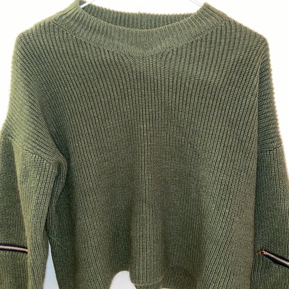 [2-Piece] Cropped Knit Sweaters | White + Green - Picture 3 of 15